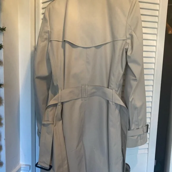 New, never worn. Women's Classic Burberry trench coat - size 8 US - Picture 11 of 12